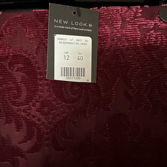 Burgundy midi skirt with velvet detail. - Picture 2 of 3